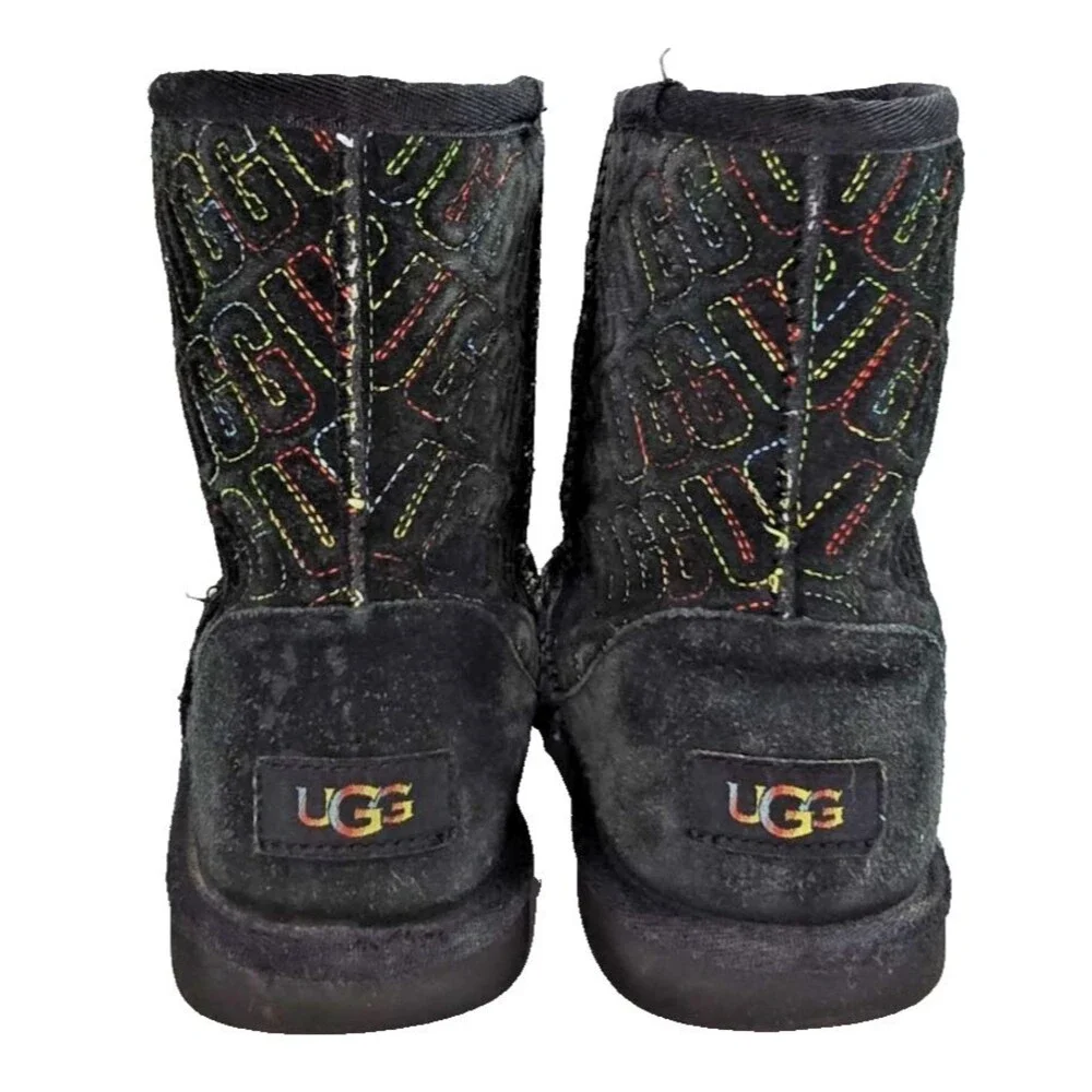 Kids Black UGG Classic II Graphic Stitch 1112383K Logo Suede Boots Size 3